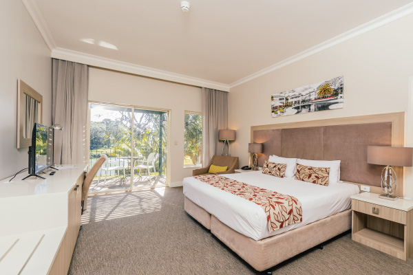 Joondalup Resort - Accommodation - Lakeview Room