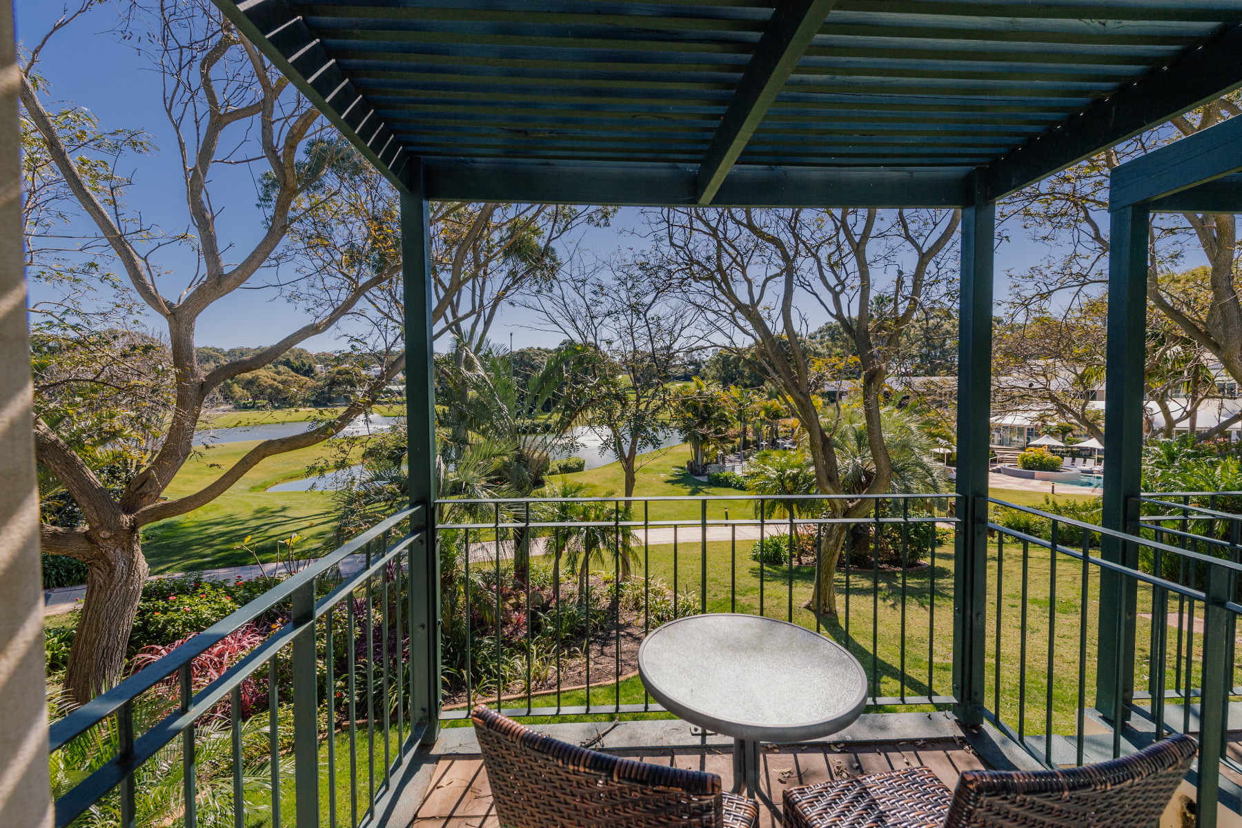 Joondalup-Resort-Accommodation-King-Suite-02-L